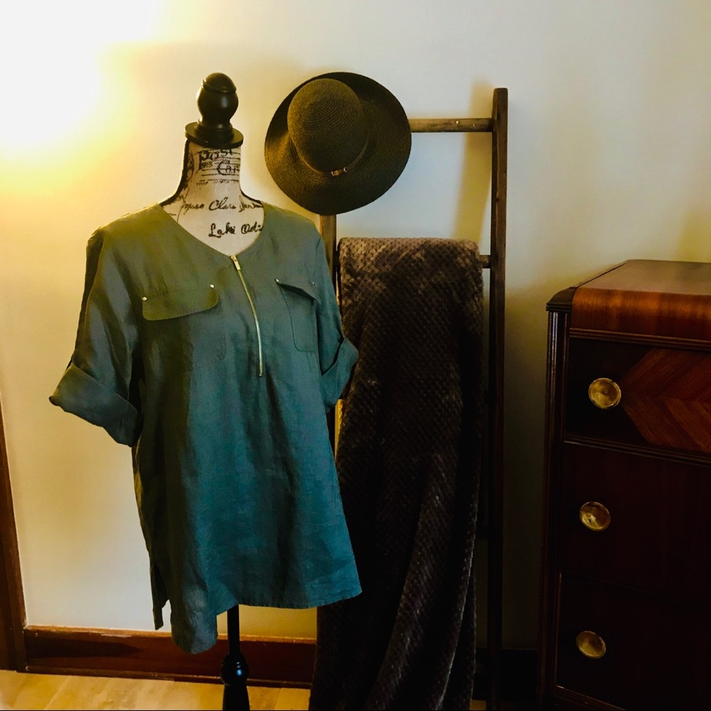 Jones New York green linen shirt. Size large.